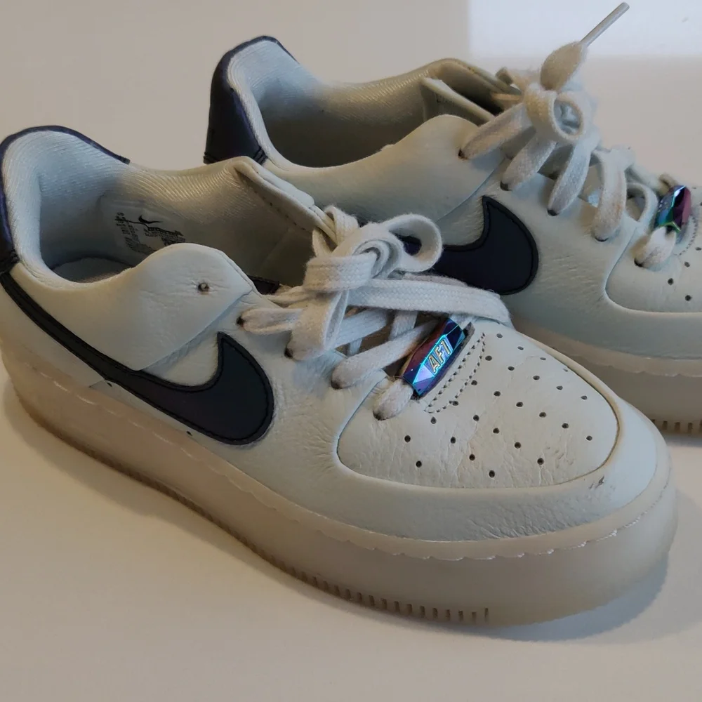Nike Women's Sneakers White and Black - Picture 1 of 7